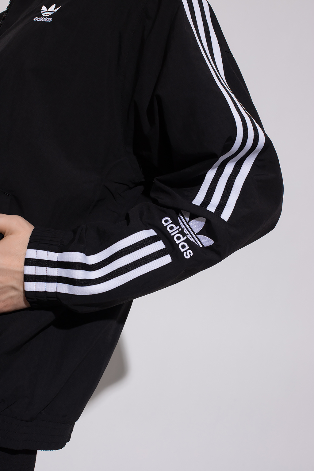 Men s Clothing adidas Basic Padded J SchaferandweinerShops ADIDAS Originals Sweatshirt with logo